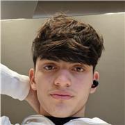 studente universitario in economia aziendale, e frequentato e diplomato il liceo scentifico